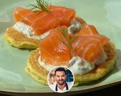 Blinis De Pommes De Terre Creme Acidulee Truite Fumee Recette Recette Blinis Recette Recettes De Cuisine
