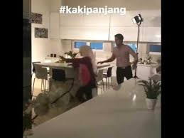 Mengisahkan afnan tasneem, gadis yang sentiasa ceria dan agak bendul tak bertempat. Dr Syed Aneem Main Kejar Kejar Meh Sandar Pada Aku Raya Bts Tv3 Youtube