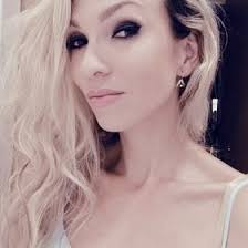 Laura Eli (lauraeliteam)