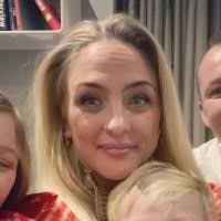 Jeanette Viera's Instagram, Twitter & Facebook