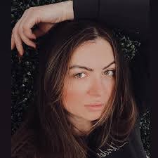 Donna Mansi's Instagram, Twitter & Facebook