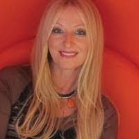 Lisa Laviolette's Instagram, Twitter & Facebook