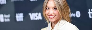 Leslie Jones Has Advice For Kelly Marie Tran On How To Deal With Internet  Trolls—And She Would Know