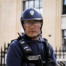 Mission pompiers sur tf1.6 personnalités vivront une expérience inédite : Des Policiers A Cheval Une Premiere A Epernay