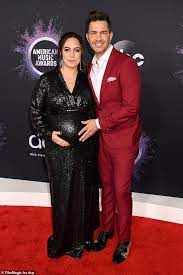 Join today, registration is easy! Aijia Grammer Shows Off Baby Bump With Husband Andy Grammer At Amas Celebrity Maternity Style American Awards Grammer