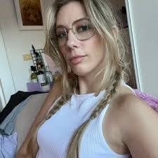 Eliza Avery's Instagram, Twitter & Facebook