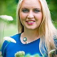 Ellen Gunderson's Instagram, Twitter & Facebook