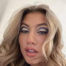 Alyssa Sines's Instagram, Twitter & Facebook