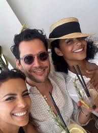 Christina Milian 添加了1 张新照片— 在Hôtel...