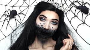 Un jolie maquillage d'araignée sur sa toile qui sera parfait pour un déguisement de sorcière. Make Up Halloween 10 Inspirations