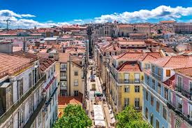 Les conséquences sont des prix plus élevés à l'achat, une demande beaucoup plus importante que l'offre mais aussi une. Immobilier Les Investisseurs Etrangers Font Flamber Les Prix Au Portugal