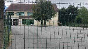 Maybe you would like to learn more about one of these? Le Jour De La Rentree L Ecole Maternelle L Appelle Pour Lui Dire Que Son Enfant A Disparu