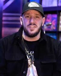 Nathan Hulst's Instagram, Twitter & Facebook