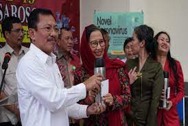 Untuk menjadi makhluk sosial yang memiiki kepribadian baik serta bermoral tidak secara otomatis, perlu suatu usaha yang disebut pendidikan. Permintaan Dukungan Moral Pasien Yang Sembuh Dari Corona Republika Online