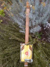 La musique de mario jouée avec des arcs électriques créés par une bobine tesla. Maxime Fabrique Des Instruments De Musique Avec Des Objets Recycles