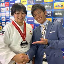 ウルフ・アロン選手は、2019年4月に一般女性の方と結婚されました。 奥さんに関しては、 良美（よしみ） さんとい名前であることや元柔道家であったことが明らかになっています。 こちらが、ウルフ・アロンさんのお嫁さんになります。 ã‚¦ãƒ«ãƒ•ã‚¢ãƒ­ãƒ³ Felfedezes Facebook