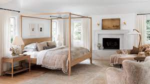 Tons of masterfully decorated rooms, both small and huge, await you here that will help you decorate your own bedroom. 12 Romantic Bedrooms That Will Make You Swoon Every Day