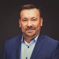 Randall Hart's Instagram, Twitter & Facebook