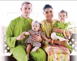 Gavin pronounced the divorce with a single talak before syarie judge nurul hidayah jani at 10.49am. Chef Wan Strikes Out At Son In Law Pressreader