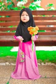 Mereka cantik, mudah, dan sempurna untuk pembantu muda. Jubah Kanak Kanak Comel Dan Cantik H I D U P P E R L U B E R B A K T I