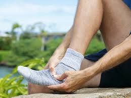 Pain in the feet may be caused by poorly fitting shoes, injuries, or diseases such as diabetes and gout. Runners And Foot Injuries 4 Causes Of Foot Pain Active