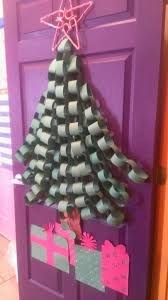 Pin By Raegan Clemens On Learning And Fun Christmas Door Decorations Paper Christmas Decorations Christmas Classroom Door