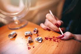 Fill a shallow bowl with acetone. How To Safely Remove Gel Nail Polish At Home Expert Advice Allure