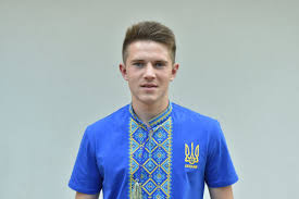 Я даже не понял, что у них на форме изображено. U Sbornoj Ukrainy Po Futbolu Novaya Forma Ukrayinski Novini