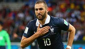 كان لتألق المهاجم الفرنسي ذو الأصول الجزائرية، كريم بنزيما، مع فريقه ريال مدريد الإسباني، دافع كبير لجعل ديديه. 7s1ktgashznycm