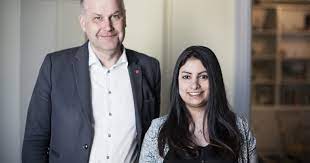 Mehrnoosh nooshi dadgostar, är född 1985 i ängelholm och uppvuxen i göteborg. Nooshi Dadgostar Pekas Ut Som Eftertradare Till Sj Jonas Sjostedt Shotoe
