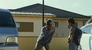 At first reluctant to shelter the girl, osamu's wife agrees to take care of her after learning of the hardships she faces. ä¸‡å¼•ãå®¶æ—