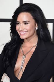 See pictures of demi lovato with different hairstyles, including long hairstyles, medium hairstyles, short hairstyles, updos, and more. This Is Exactly How Demi Lovato S Hairstylist Is Going To Take Out Her Grammys Hair Extensions Glamour