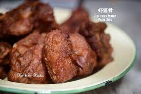 食谱取自 好好吃 大排档菜虾酱骨材料 600g 排骨 斩块 3 杯炸油腌料 1 大匙虾酱1 块南乳 大匙糖
