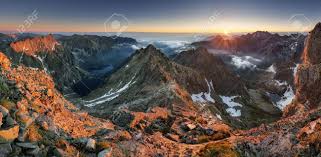 Hacemos un recorrido fotográfico por la diversidad de paisajes del país. Paisaje De Montana En Tatras Pico Rysy Eslovaquia Y Polonia Fotos Retratos Imagenes Y Fotografia De Archivo Libres De Derecho Image 59200266
