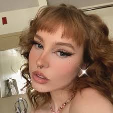 Madison Flowers (@Okayest_Model)