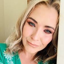 Jane Lavigne's Instagram, Twitter & Facebook