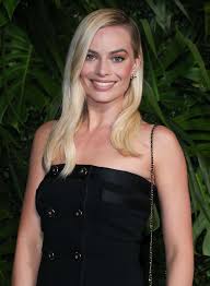 Margot robbie showed off her new puppy on instagram. Margot Robbie Charles Finch And Chanel Pre Oscar Awards 2020 Dinner Celebmafia