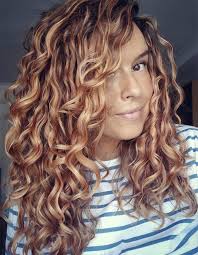 Rinse hair with water before swimming in chlorinated pools. 5 Tips To Add Shine To Wavy Hair Without Weighing It Down Naturallycurly Com