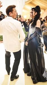 They met on twitter, where they bonded over a joke about artificial intelligence. Thanks To Elon Musk And Grimes The Summer Of Strange Love Isn T Entirely Over Vanity Fair