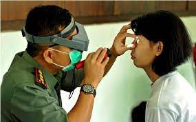 Huruf apa yang tidak ada di deretan ini? Tips Lolos Tes Kesehatan Mata Untuk Tni Literacy Militer