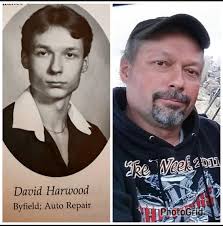 REMEMBERING DAVE SEAMENS WHO WAS A TELEPHONE OPERATOR WITH US . NEW ENGLAND  TELEPHONE, APPLETONTON STREET. HE LATER BECAME LOWELL POLICE OFFICER AND  KILLED GOING HUNTING, CANADA. HE WAS IN A PLANE.