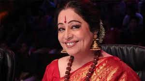 Abhishek bachchan, kirron kher and john abraham in dostana. Wwpjpacagq06sm