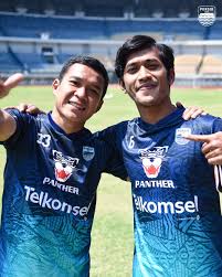 Jun 23, 2021 · persib bandung gagal menuai kemenangan pada laga uji coba kontra sriwijaya fc, di stadion gelora bandung lautan api (gbla), rabu (23/6) kemarin. Aqilakbar33 Twitter