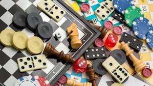 Si consigues el juego de mesa, este trae un libro con todas las siluetas que pueden armarse. 21 Juegos De Mesa Que Hacen Que Quedarse En Casa Sea Realmente Divertido Cnn