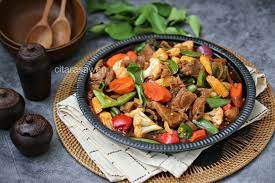 Panaskan minyak dalam kuali kemudian goreng hirisan ayam hingga warnanya keputihan. Daging Paprik Resepi Terbaik