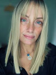 One more from a really wonderful shoot with @marc.dussault.photographe.  Thank you for this wonderful photoshoot #model #montreal  #blackandwhitephotography #blackbackground #whitecoat @cynthia_clarke #legs