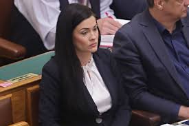 Demeter eventually received permission to take a look at the documents pertaining to the flight schedule of these planes and found that, at the beginning of september, flóra orbán. Demeter Marta A Jobbik Frakciojaban Folytatna Palyafutasat