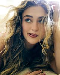 🐝Talent: Lizzy Greene @lizzy_greene Photographer: Ashley Chappell  @flxashstudios @fordartists Stylist: Ellie Witt at The Only Agency @ejwitt  @theonly.agency Makeup: Jen Tioseco at A-Frame Agency @jentioseco  @aframe_agency Hair: Eduardo Mendez at A ...