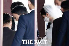 아이뉴스24 이연춘 기자 서경배 아모레퍼시픽 회장의 장녀 서민정 씨가 홍석준 보광창업투자 회장의 장남 홍정환 씨와 19일 결혼식을. Fnt0mm3jf0bx4m