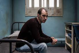 How to seduce a woman: Maze Review A Prison Break And A Confidence Game The New York Times
